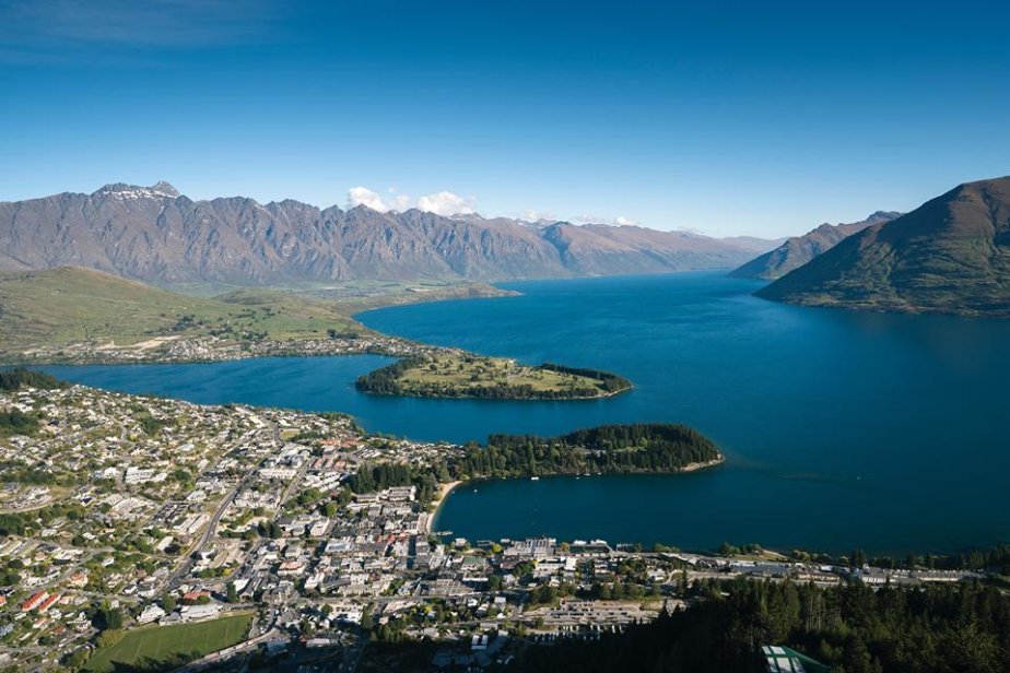 Queenstown_shutterstock_2714178975.jpg