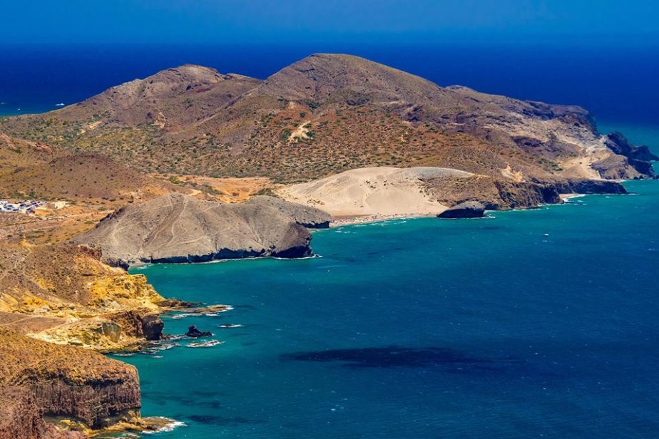 Spanje Panoramic View from Vela Blanca Volcanic Dome, Cabo de Gata-Níjar Natural Park, UNESCO Biosphere Reserve, Hot Desert Clim.jpg